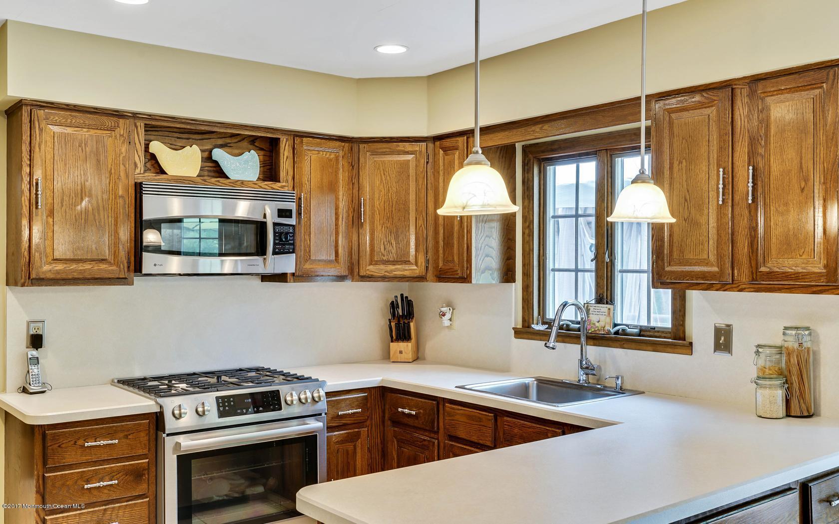 71 Hunt Road Freehold, NJ 07728 - Photo 13 of 34 15