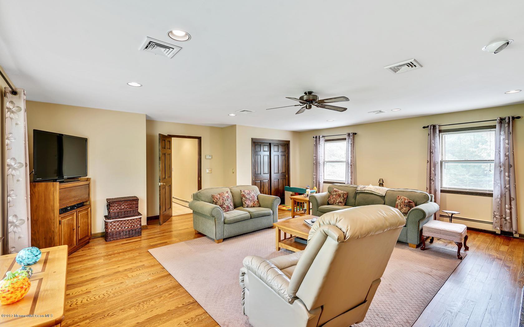 71 Hunt Road Freehold, NJ 07728 - Photo 17 of 34 20