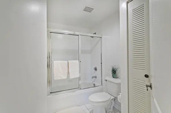 $2,700 | 500 Uno Lago Drive, Unit 402, Juno Beach, FL 33408