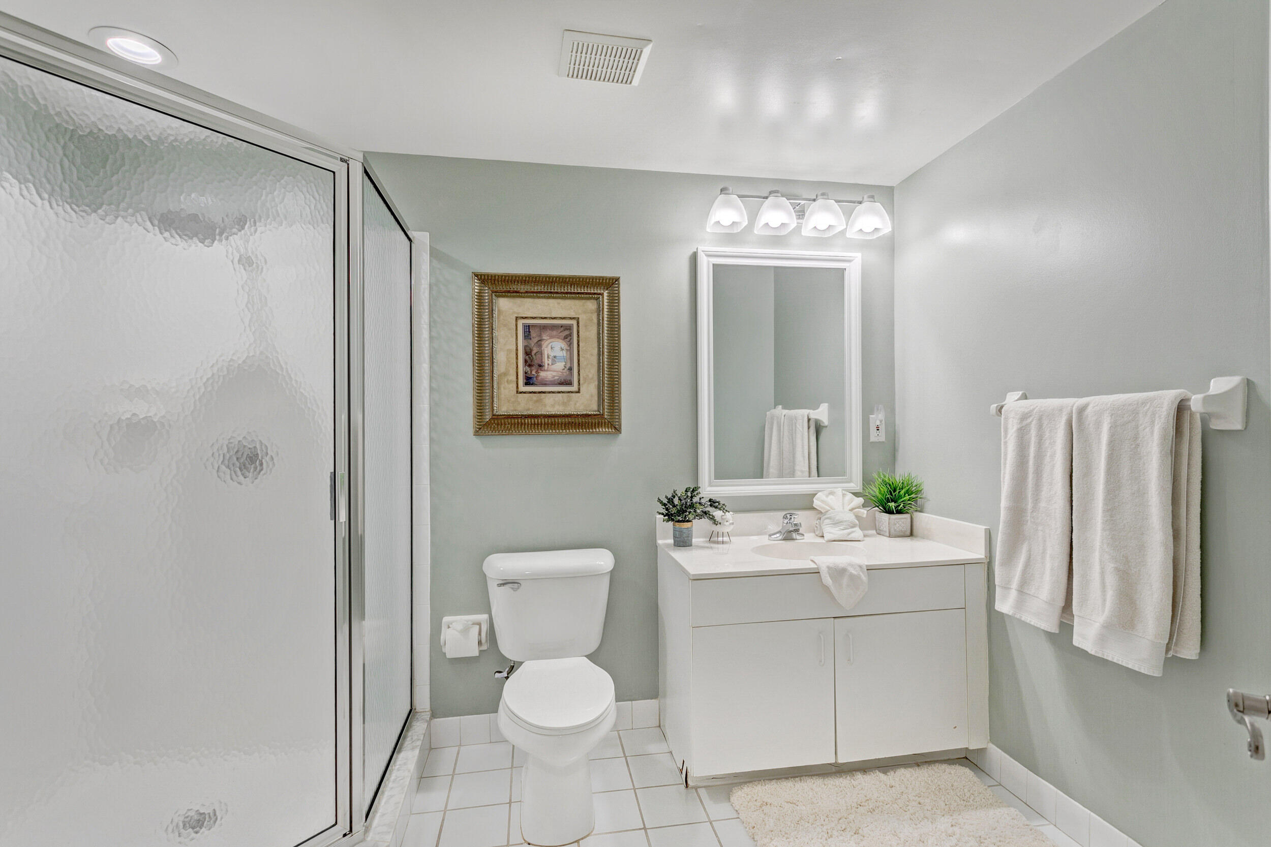 500 Uno Lago Drive, Unit 402 Juno Beach, FL 33408 - Photo 26 of 36 2nd Bath