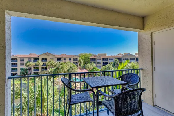 $2,700 | 500 Uno Lago Drive, Unit 402, Juno Beach, FL 33408