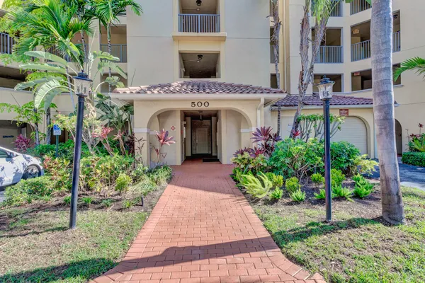 $2,700 | 500 Uno Lago Drive, Unit 402, Juno Beach, FL 33408