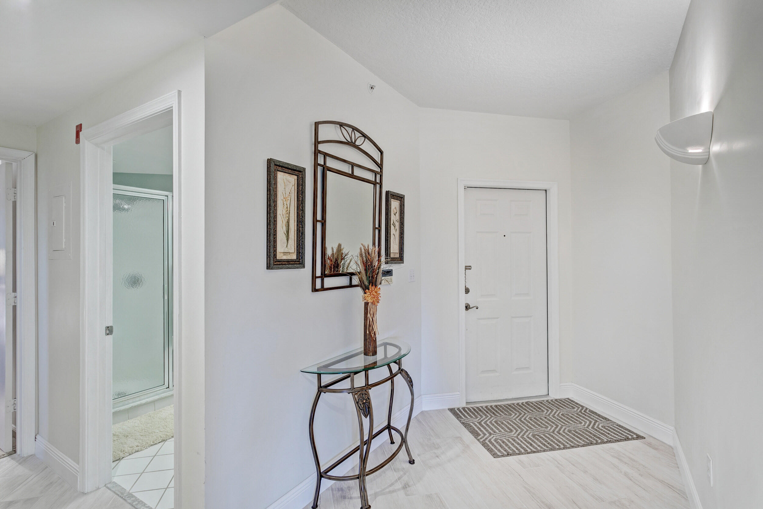 500 Uno Lago Drive, Unit 402 Juno Beach, FL 33408 - Photo 5 of 36 Entryway