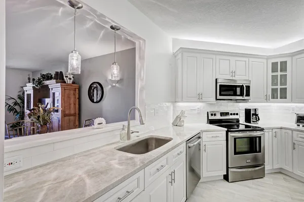 $2,700 | 500 Uno Lago Drive, Unit 402, Juno Beach, FL 33408