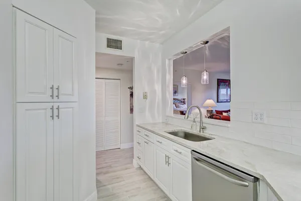 $2,700 | 500 Uno Lago Drive, Unit 402, Juno Beach, FL 33408