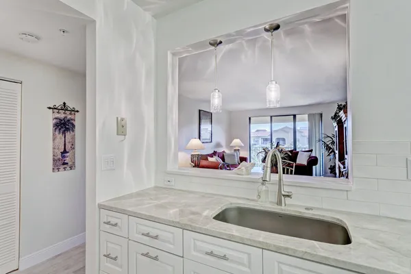 $2,700 | 500 Uno Lago Drive, Unit 402, Juno Beach, FL 33408