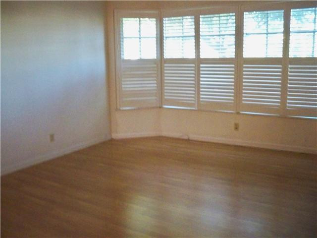 6750 Northeast 21st Road, Unit 103 Fort Lauderdale, FL 33308 - Photo 4 of 8 Living Room