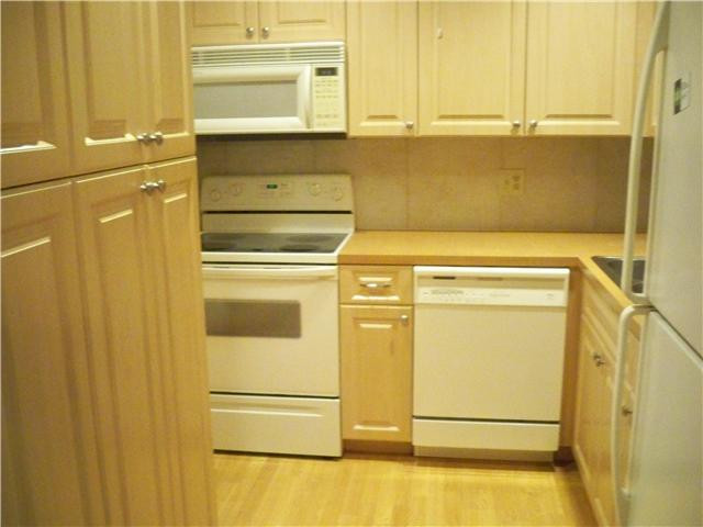6750 Northeast 21st Road, Unit 103 Fort Lauderdale, FL 33308 - Photo 5 of 8 Kitchen