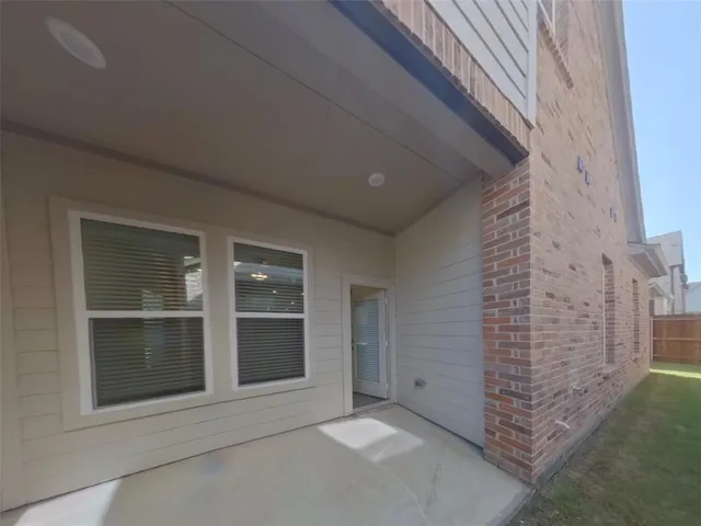 a view of an empty room with a empty room