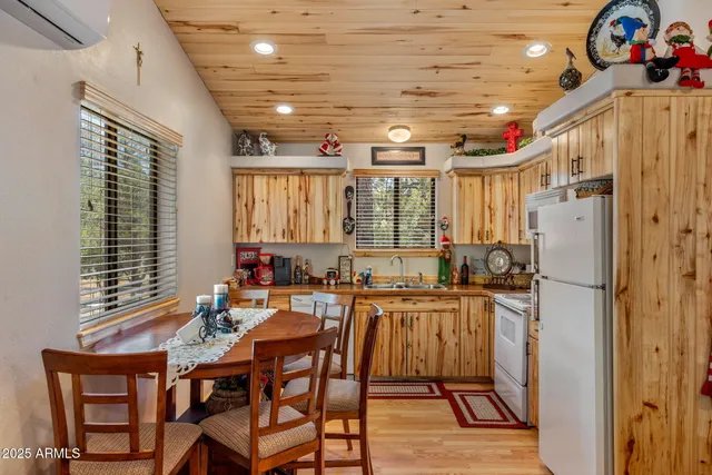 $299,777 | 2979 Western Star Drive, Overgaard, AZ 85933