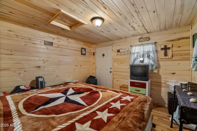 $299,777 | 2979 Western Star Drive, Overgaard, AZ 85933