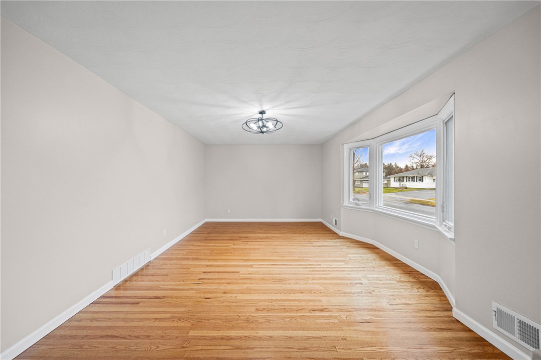 276 Wahl Road Irondequoit, NY 14609 - Photo 5 of 30