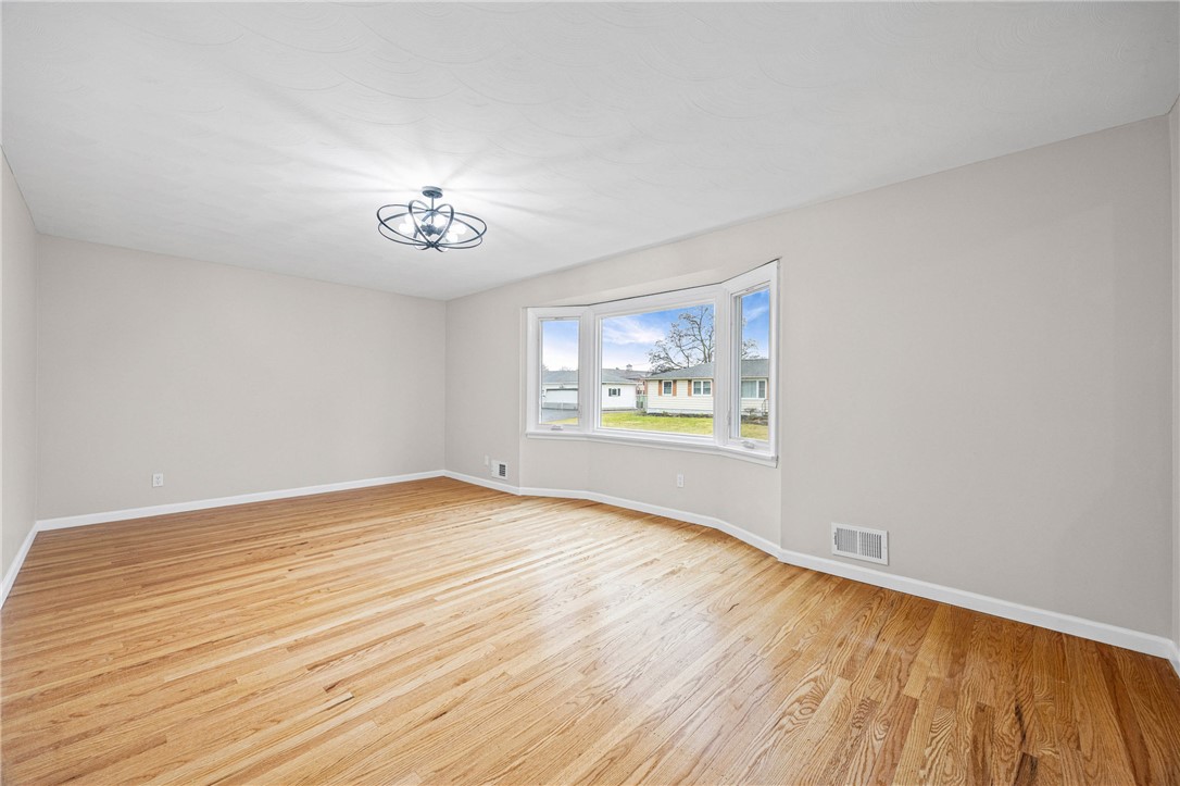 276 Wahl Road Irondequoit, NY 14609 - Photo 6 of 30