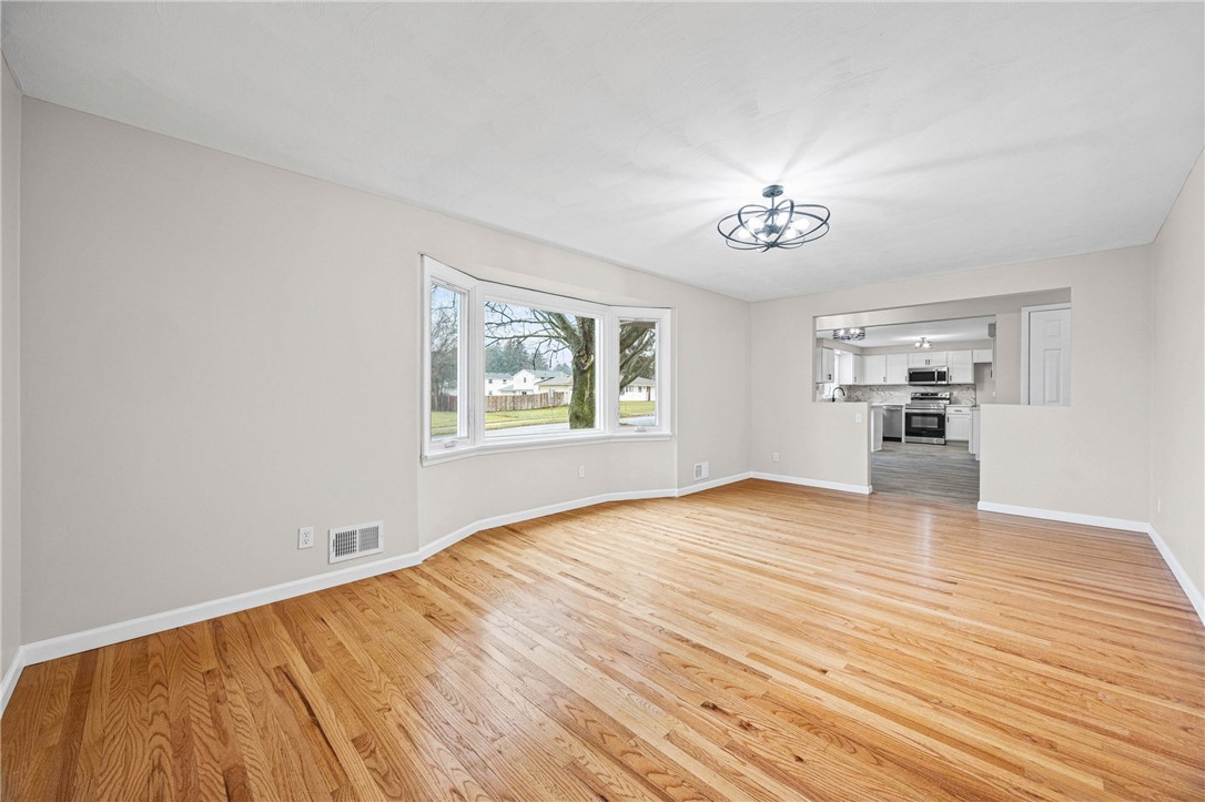 276 Wahl Road Irondequoit, NY 14609 - Photo 7 of 30