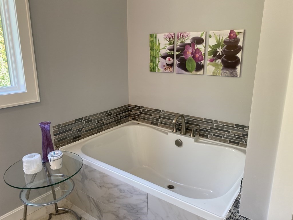 9 York Road Newton, MA 02468 - Photo 21 of 41 a bathroom with a bathtub