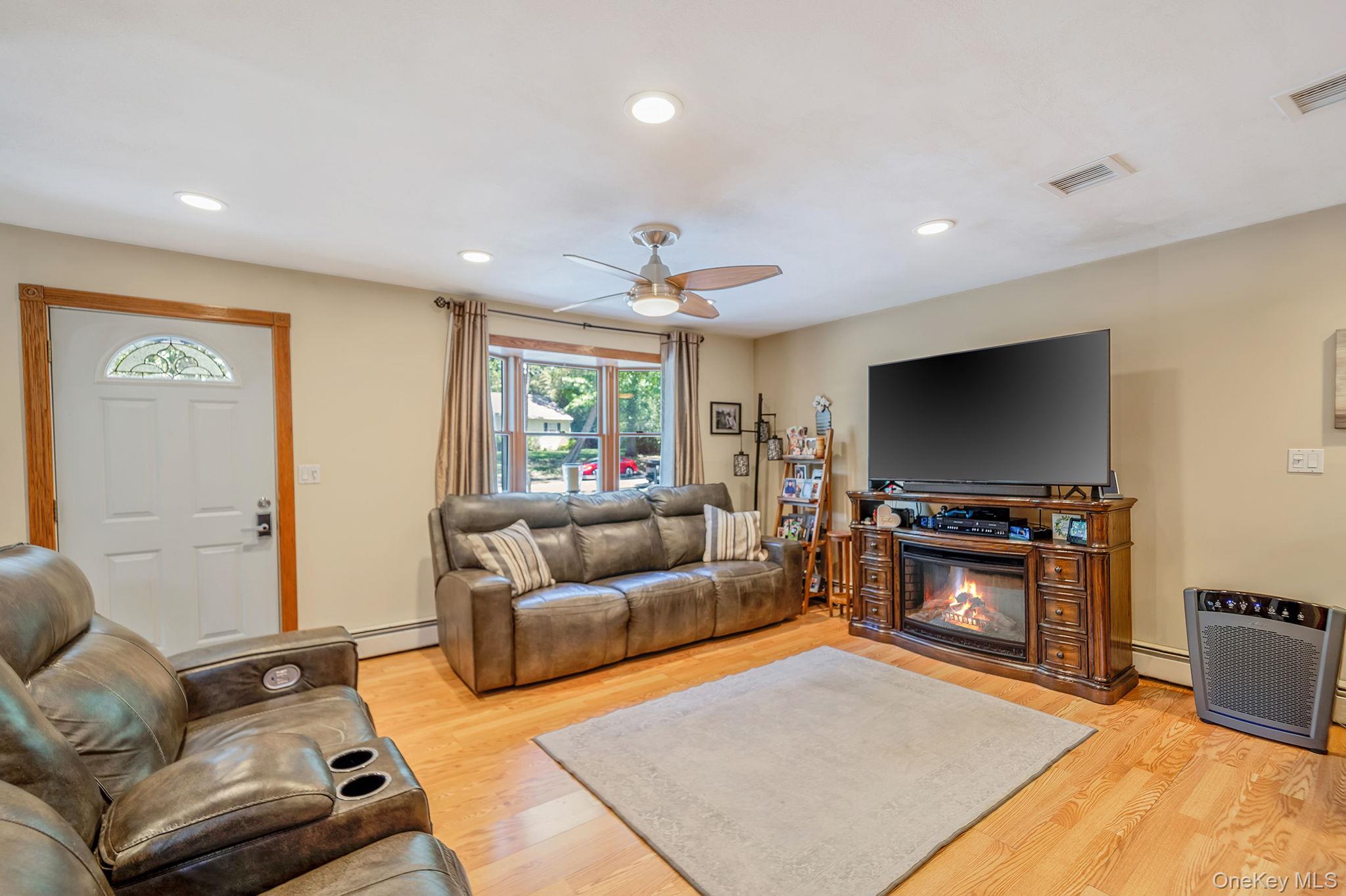 242 Lower Rocky Point Road Sound Beach, NY 11789 - Photo 5 of 36