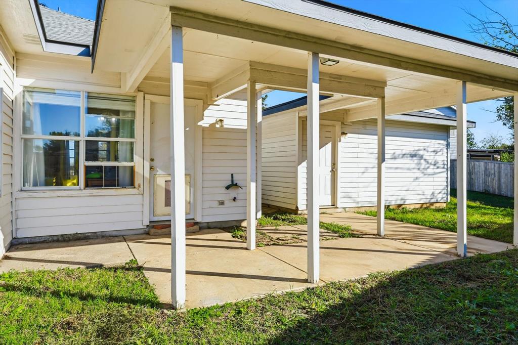 801 Indigo Terrace Denton, TX 76209 - Photo 33 of 40 a view of an apartment building