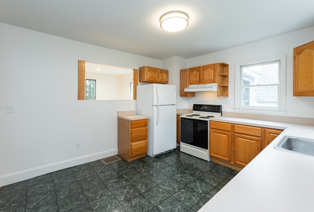 4 Clark Street Amesbury, MA 01913 - Photo 15 of 23