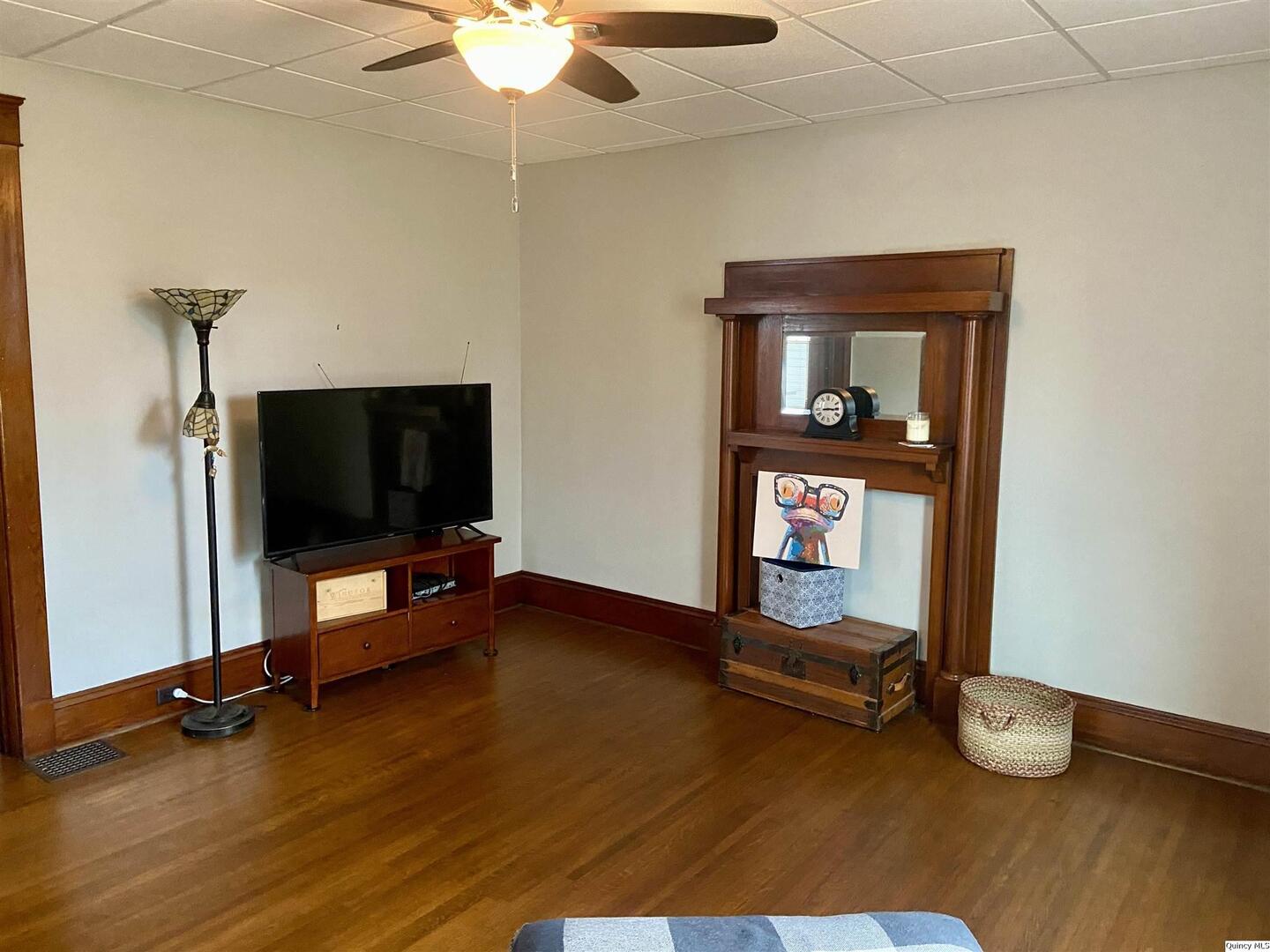 614 South 22nd Street Quincy, IL 62301 - Photo 6 of 27 a living room with furniture flat screen tv and wooden floor
