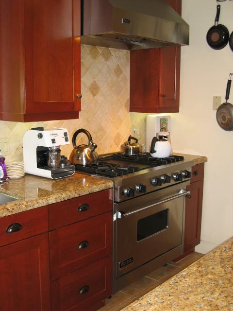 1332 Alta Vista Road Santa Barbara, CA 93103 - Photo 11 of 12 Kitchen side view