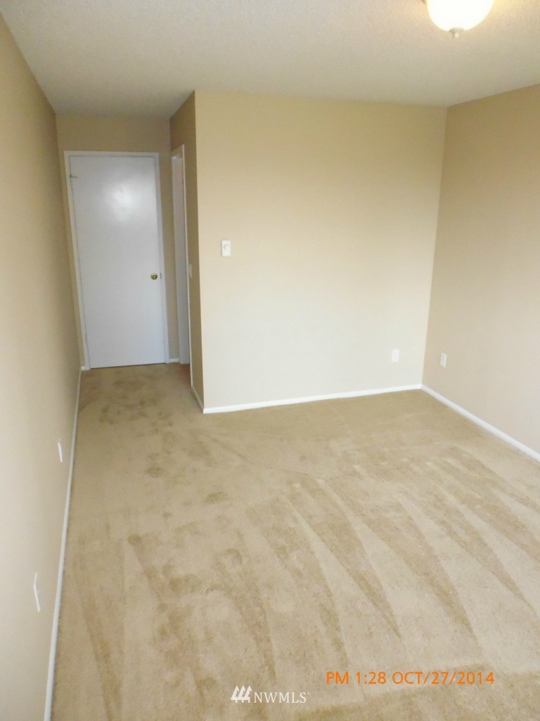 335 Heather Road, Unit 307 Everett, WA 98203 - Photo 11 of 16 a view of an empty room