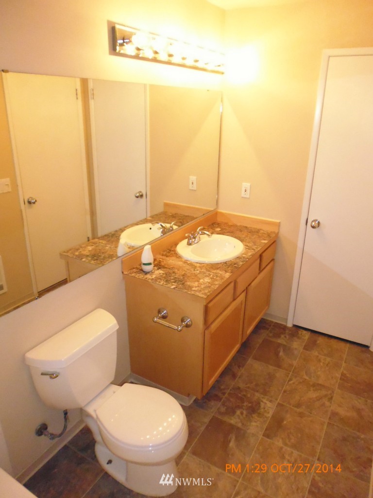 335 Heather Road, Unit 307 Everett, WA 98203 - Photo 13 of 16 a bathroom with a sink toilet and shower