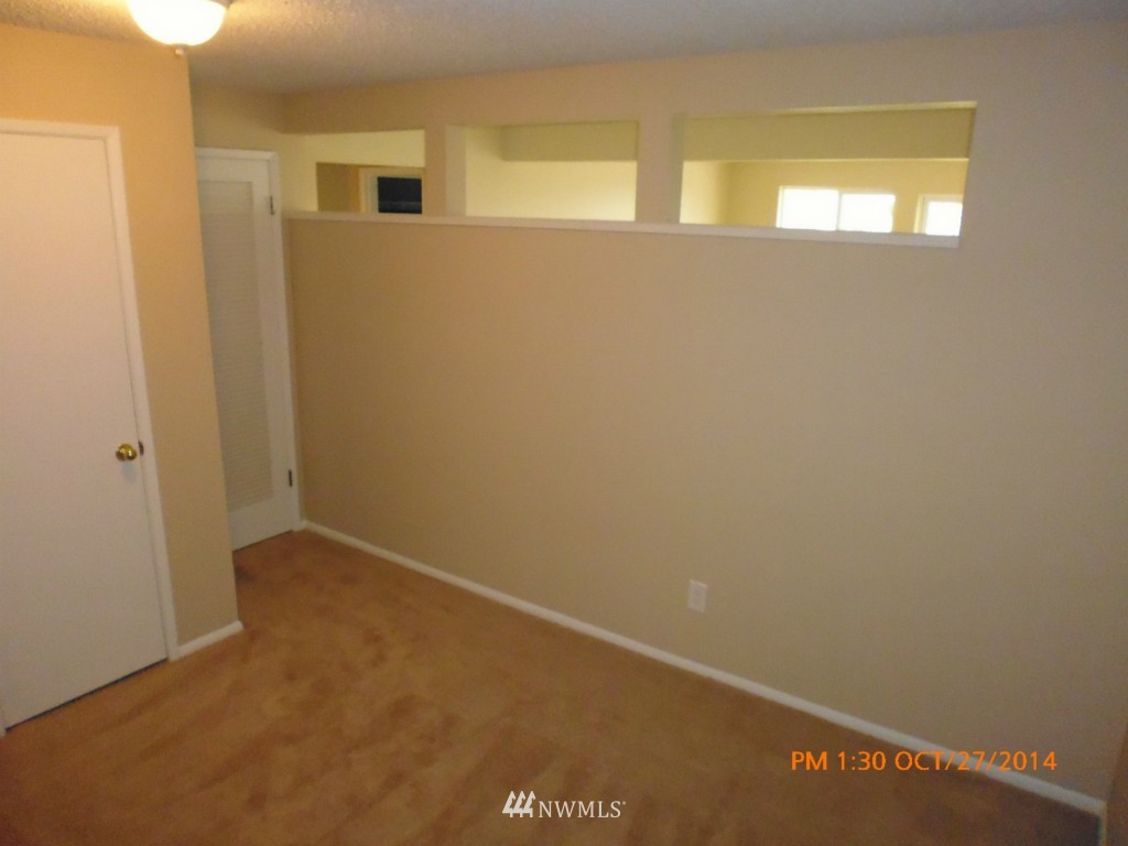 335 Heather Road, Unit 307 Everett, WA 98203 - Photo 15 of 16 a view of an empty room