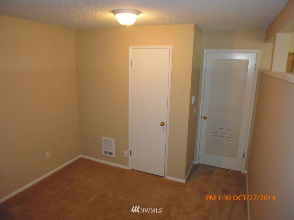 335 Heather Road, Unit 307 Everett, WA 98203 - Photo 16 of 16 a view of an empty room