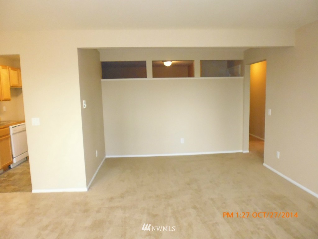 335 Heather Road, Unit 307 Everett, WA 98203 - Photo 5 of 16 a view of room
