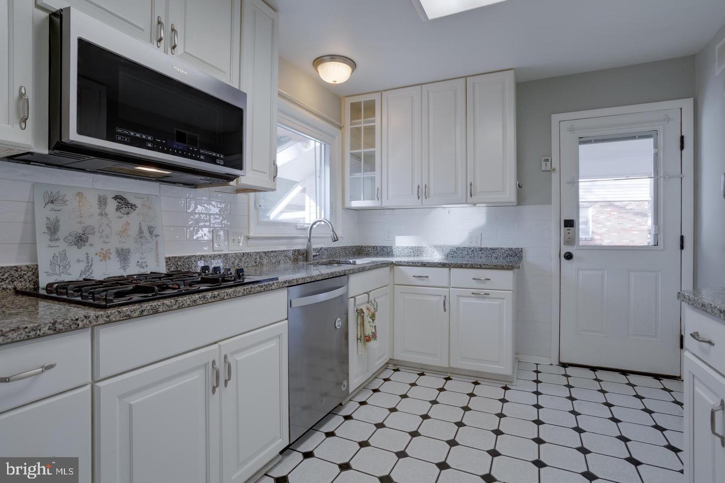 7117 Hadlow Court Springfield, VA 22152 - Photo 15 of 36