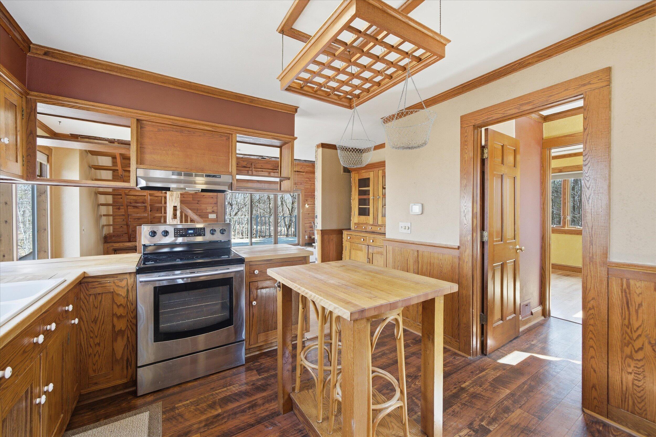 9561 Maple Tree Road Kewaskum, WI 53040 - Photo 6 of 46 kitchen3