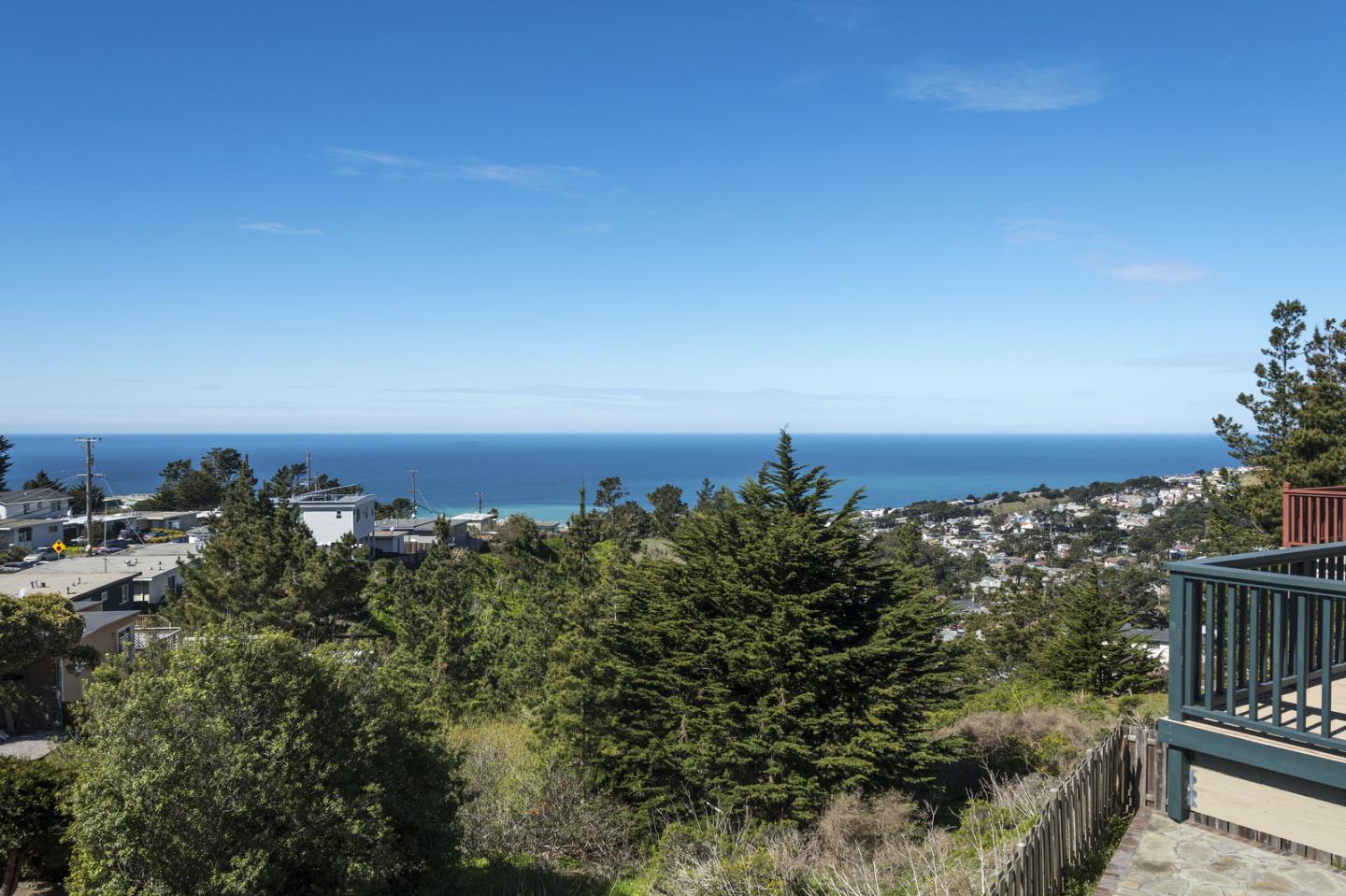 554 Monterey Road Pacifica, CA 94044 - Photo 4 of 32 a view of a yard and an ocean view