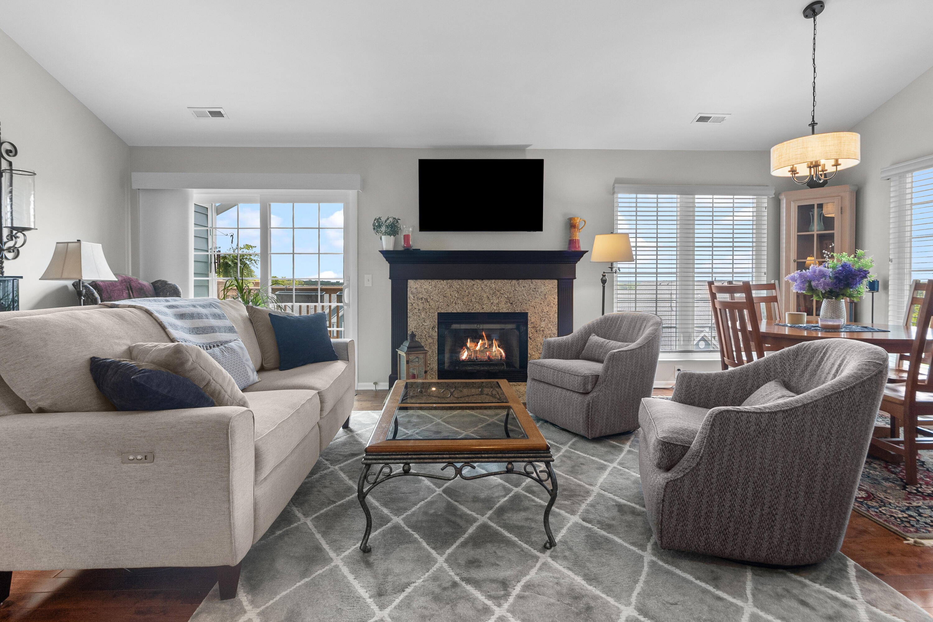 1089 Lakeland Way, Unit 919 Geneva, WI 53147 - Photo 11 of 32 Gas fireplace