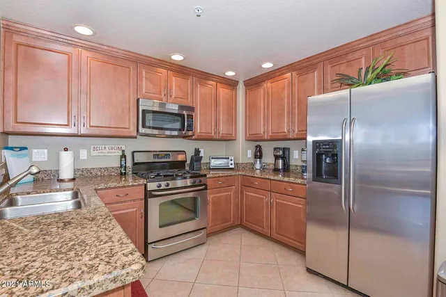 $5,300 | 21320 North 56th Street, Unit 2030, Phoenix, AZ 85054