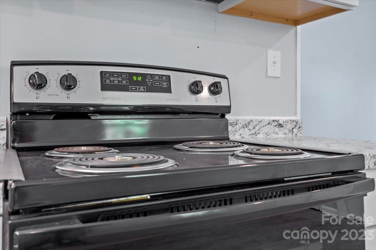 1500 Plumstead Road Charlotte, NC 28216 - Photo 14 of 30 a close view of stove