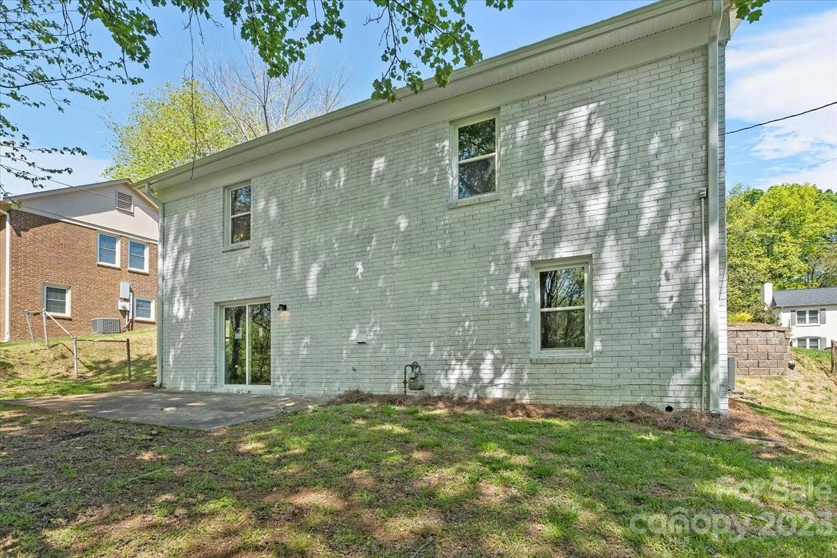 1500 Plumstead Road Charlotte, NC 28216 - Photo 29 of 30 a view of a brick house with a yard