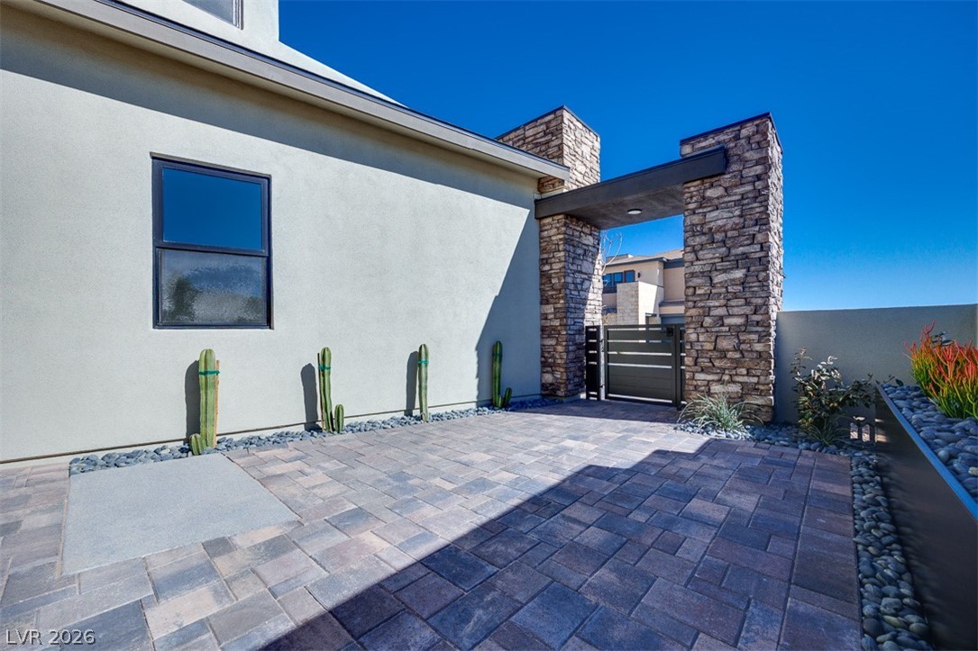 27 Sumter Rdg Street Las Vegas, NV 89138 - Photo 4 of 52