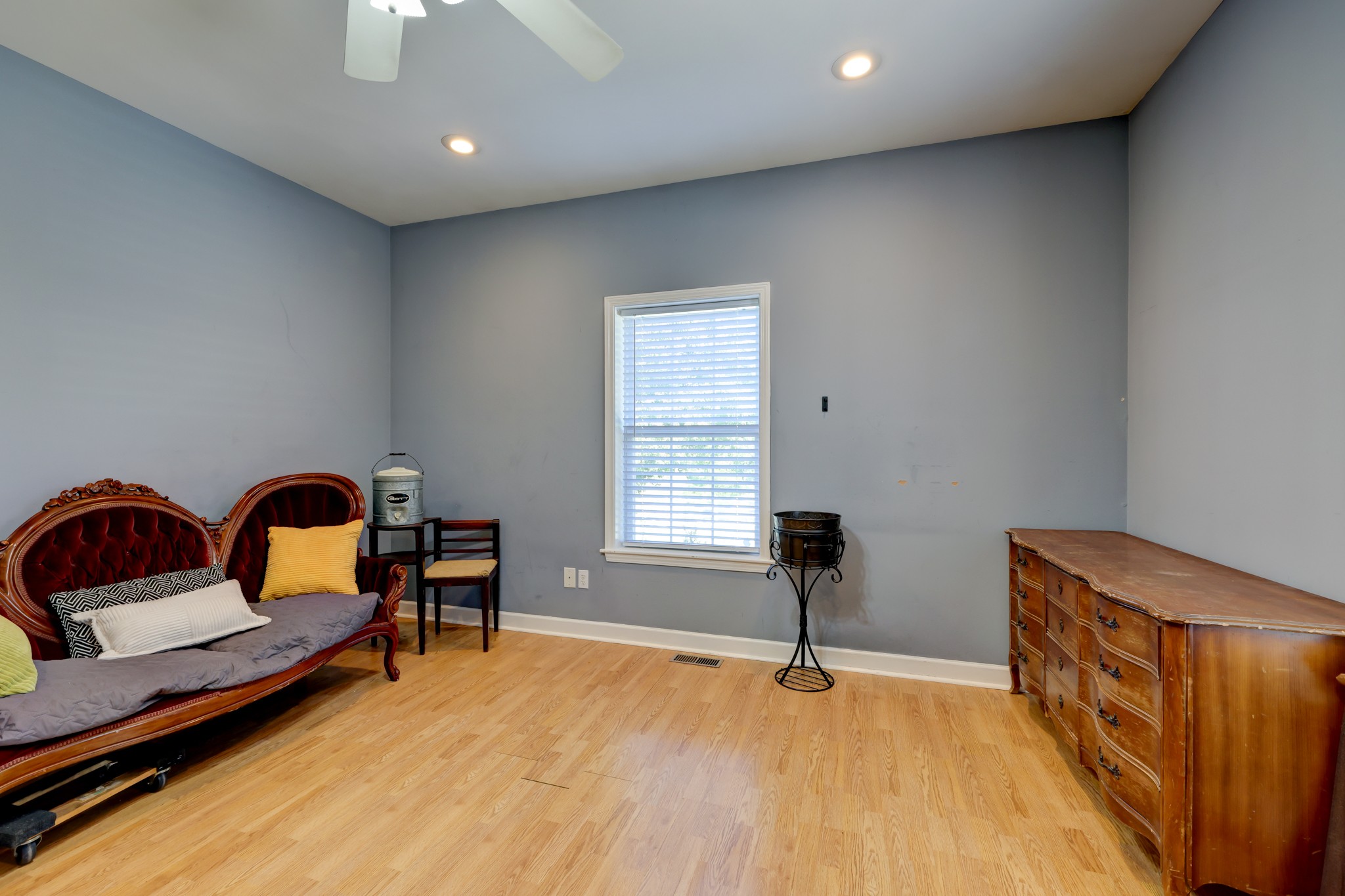 2251 Davidson Graveyard Road Clarksville, TN 37043 - Photo 47 of 78 a room with furniture and window