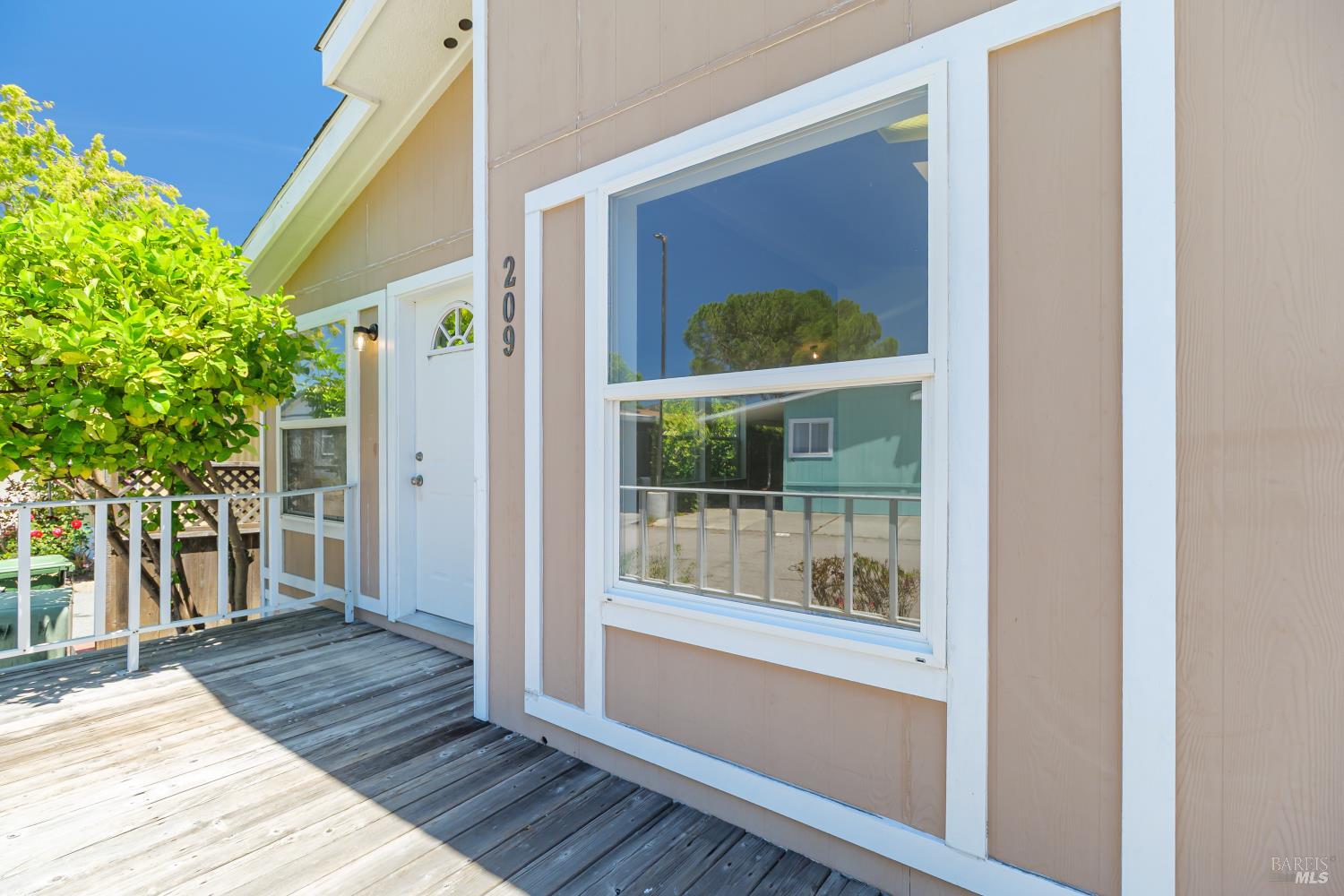 209 Yosemite Road San Rafael, CA 94903 - Photo 7 of 42
