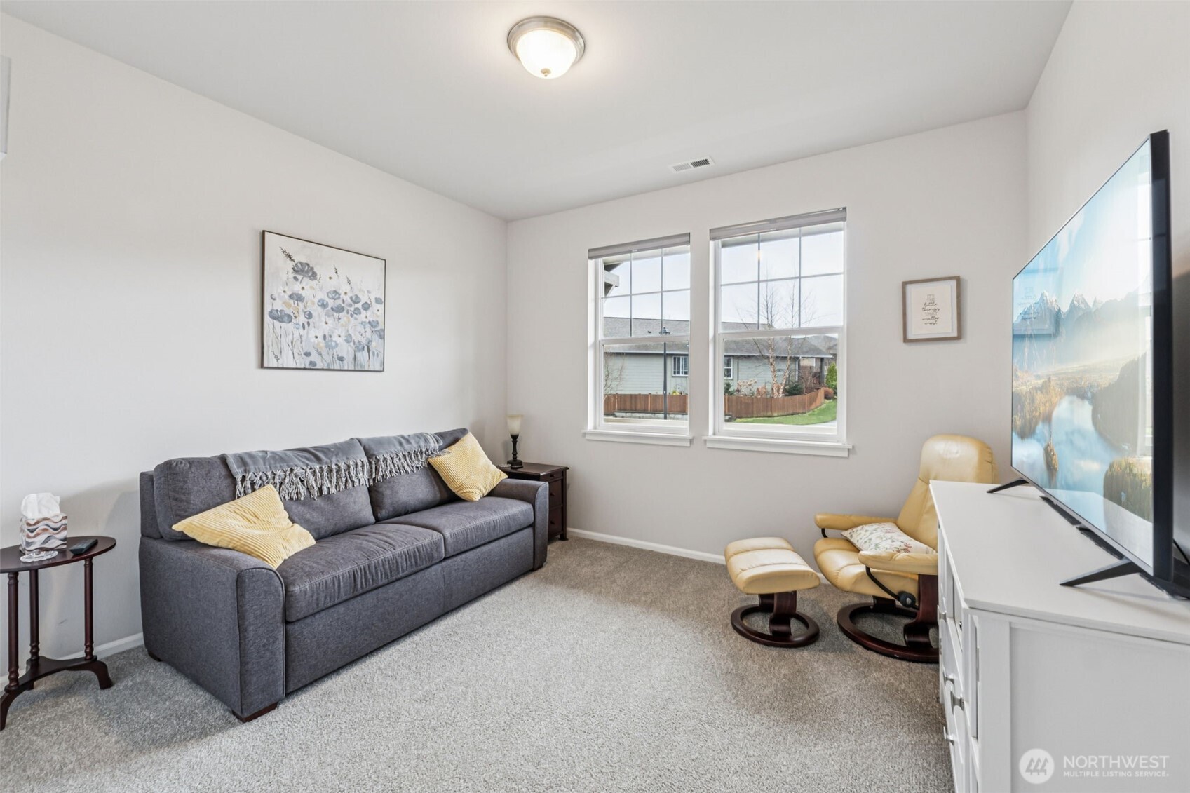 1028 Alpine View Drive Mount Vernon, WA 98274 - Photo 17 of 27 a living room with furniture and a window