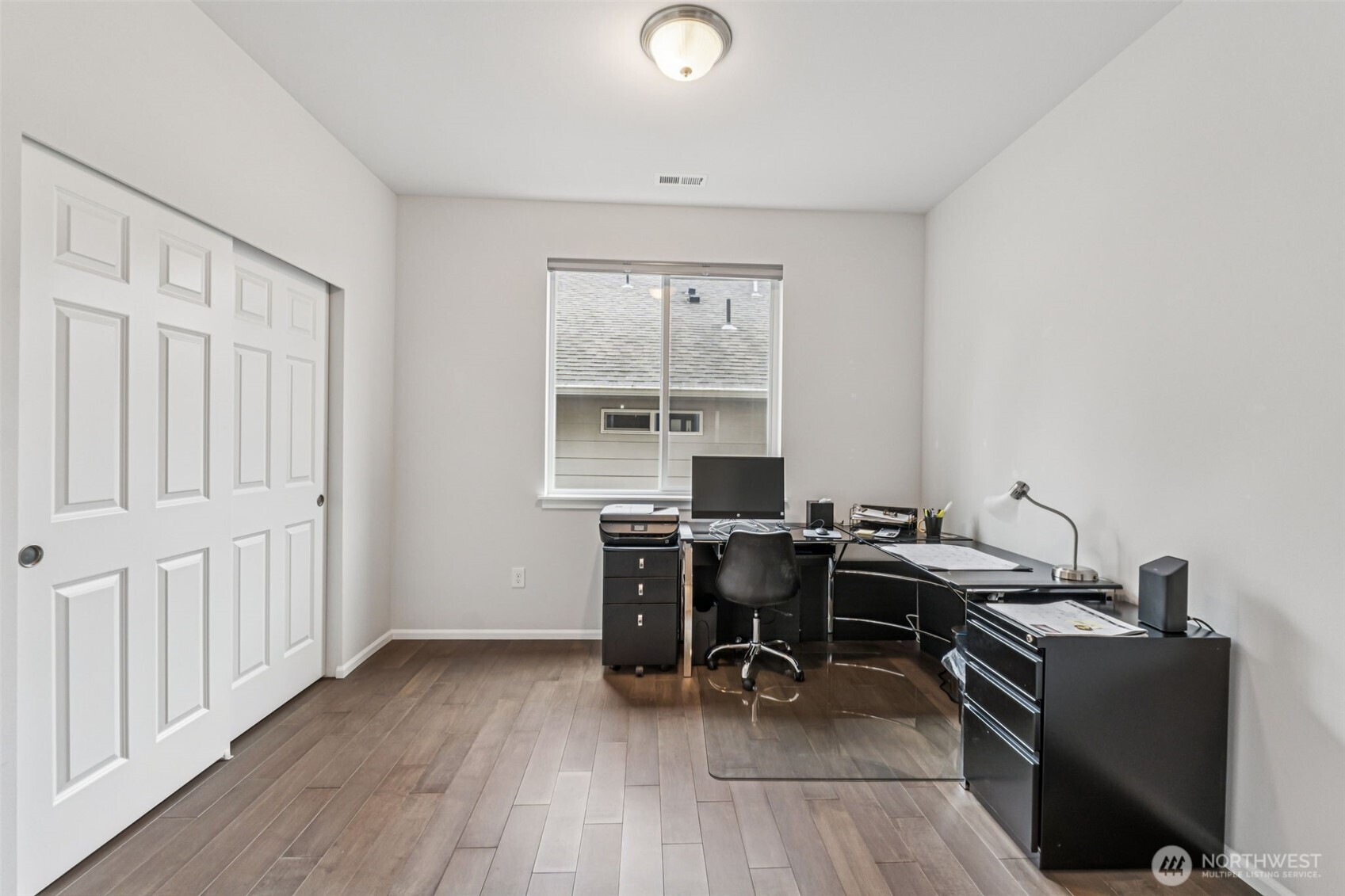 1028 Alpine View Drive Mount Vernon, WA 98274 - Photo 20 of 27 a workspace with wooden floor and a window
