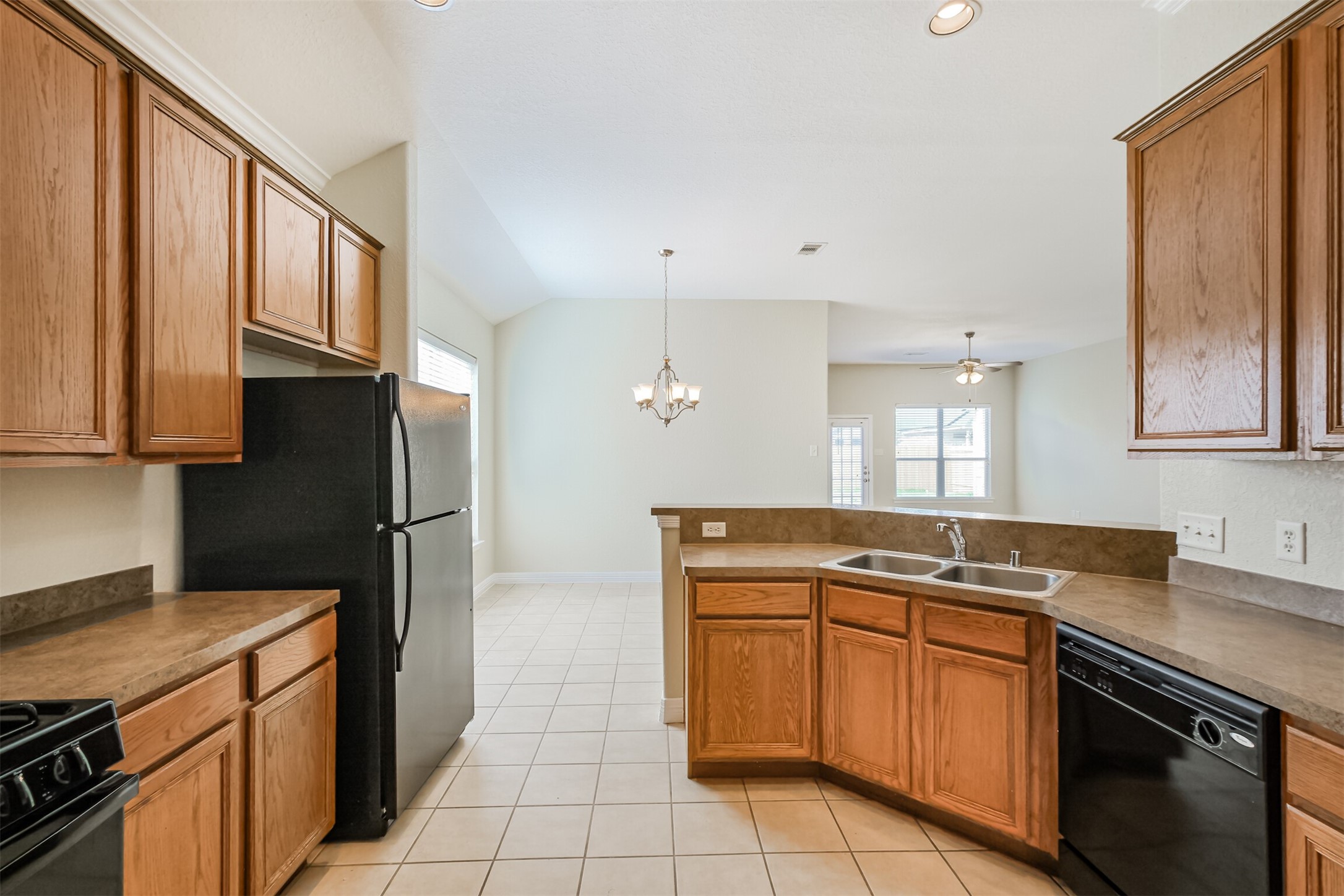 5811 Ranch Riata Court Katy, TX 77449 - Photo 15 of 35