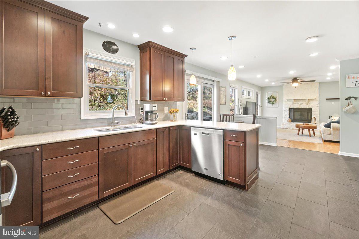 6936 Meadowlake Road New Market, MD 21774 - Photo 13 of 71 Lots of counter space.