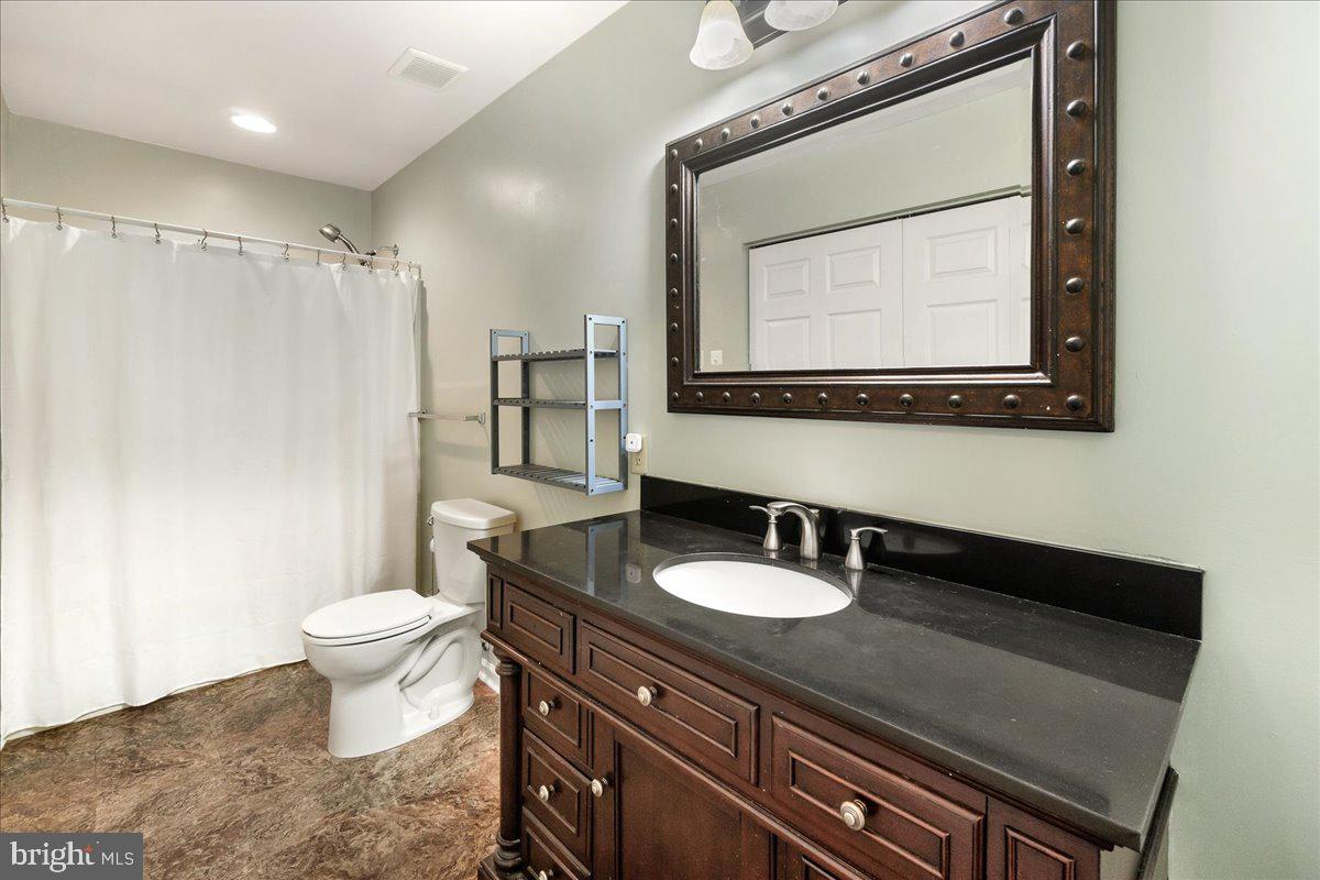 6936 Meadowlake Road New Market, MD 21774 - Photo 28 of 71 2nd floor full bathroom.