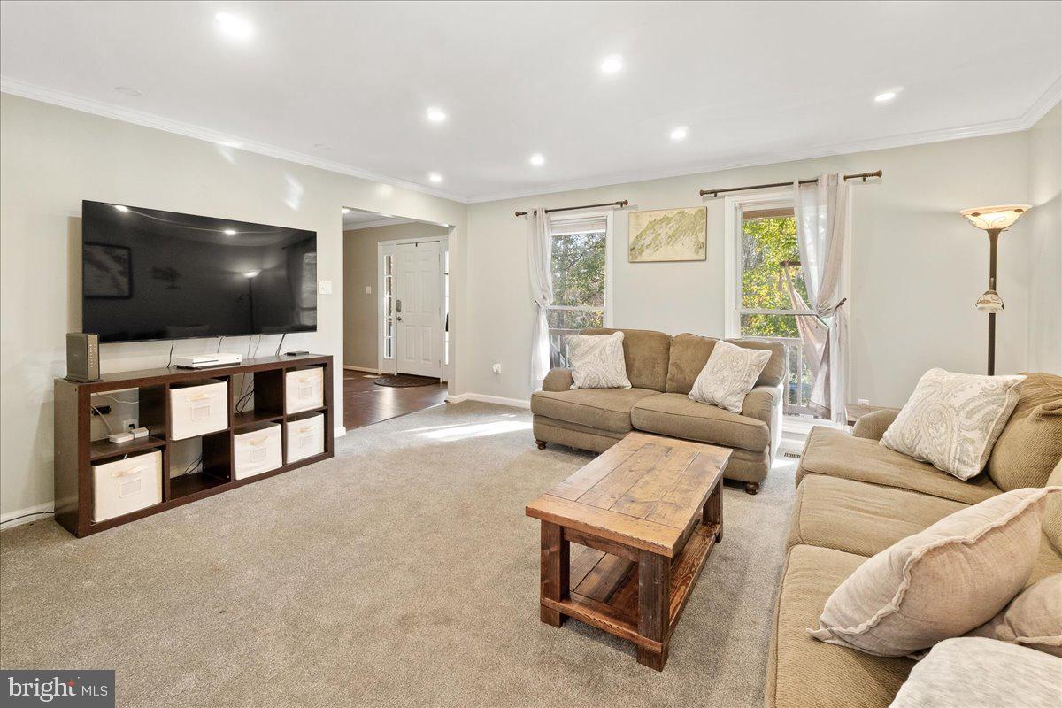 6936 Meadowlake Road New Market, MD 21774 - Photo 5 of 71 Cozy, relaxing living room.