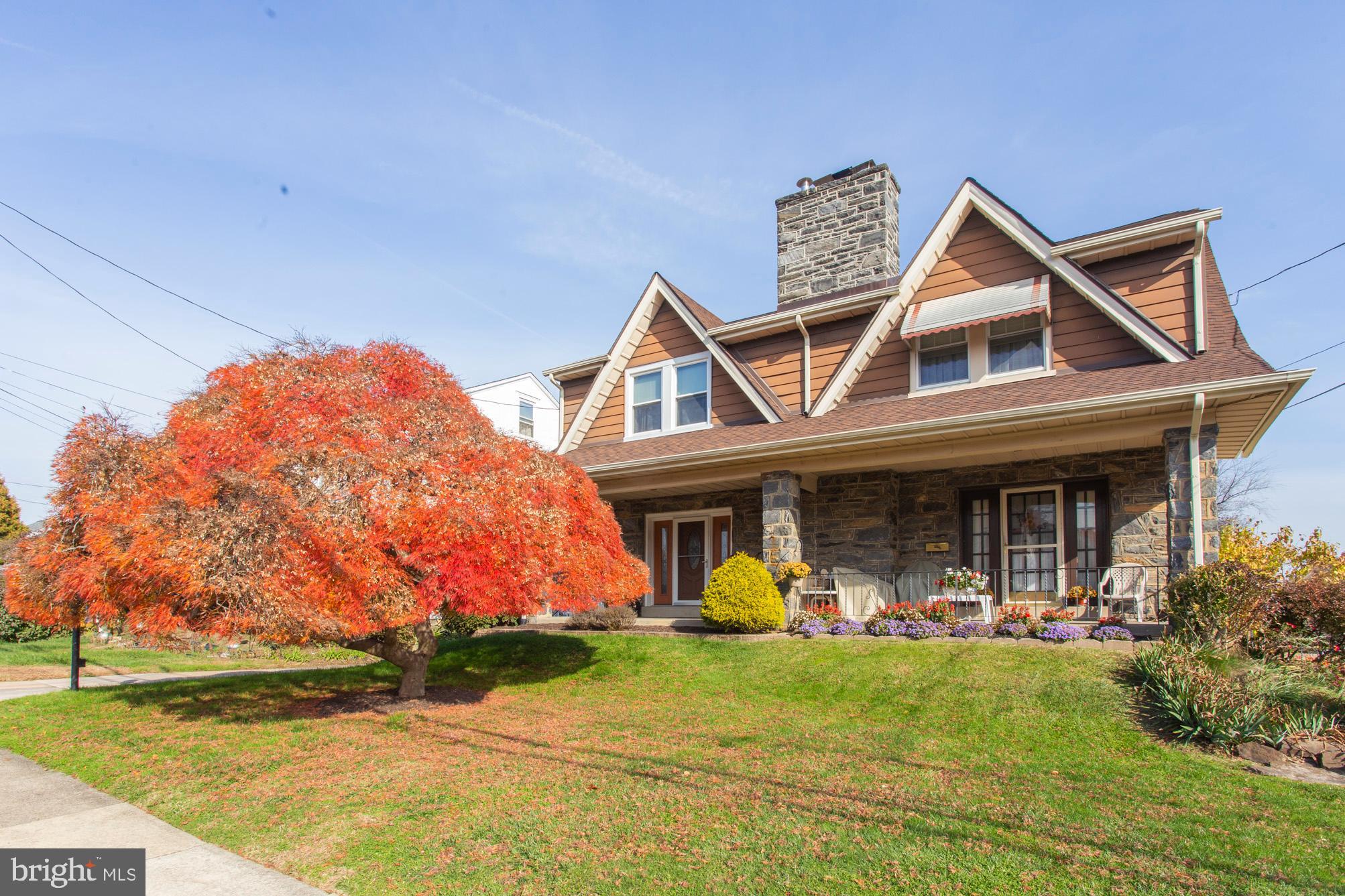 143 Upland Road Havertown, PA 19083 - Photo 2 of 28