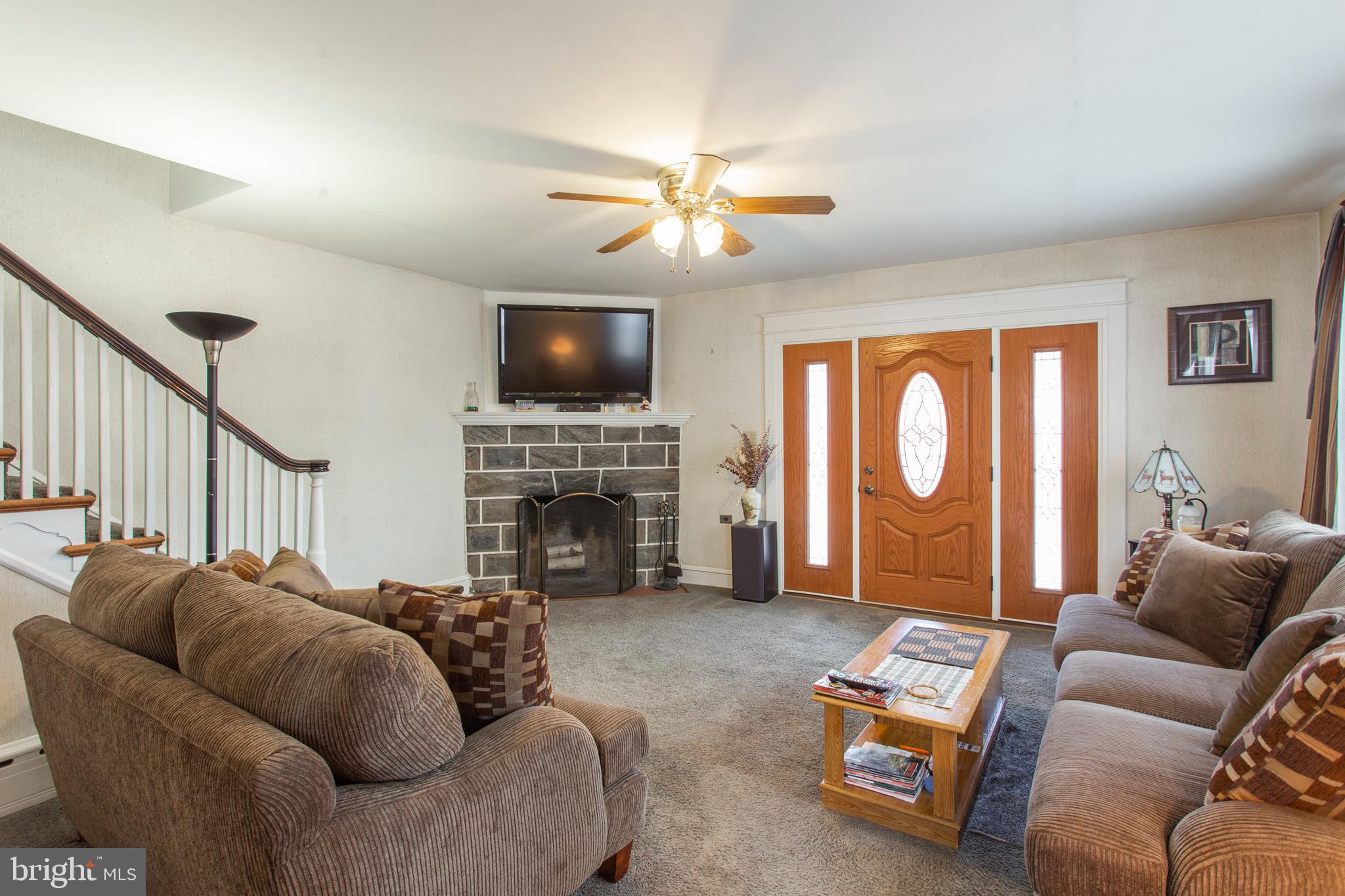 143 Upland Road Havertown, PA 19083 - Photo 4 of 28