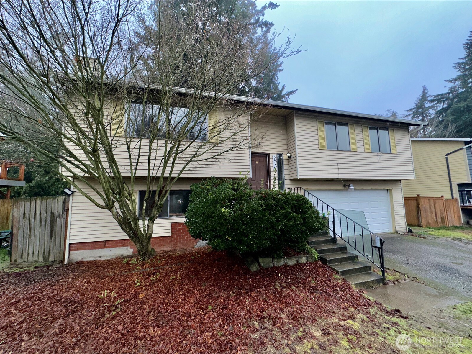 3936 Southwest 332nd Place Federal Way, WA 98023 - Photo 2 of 28