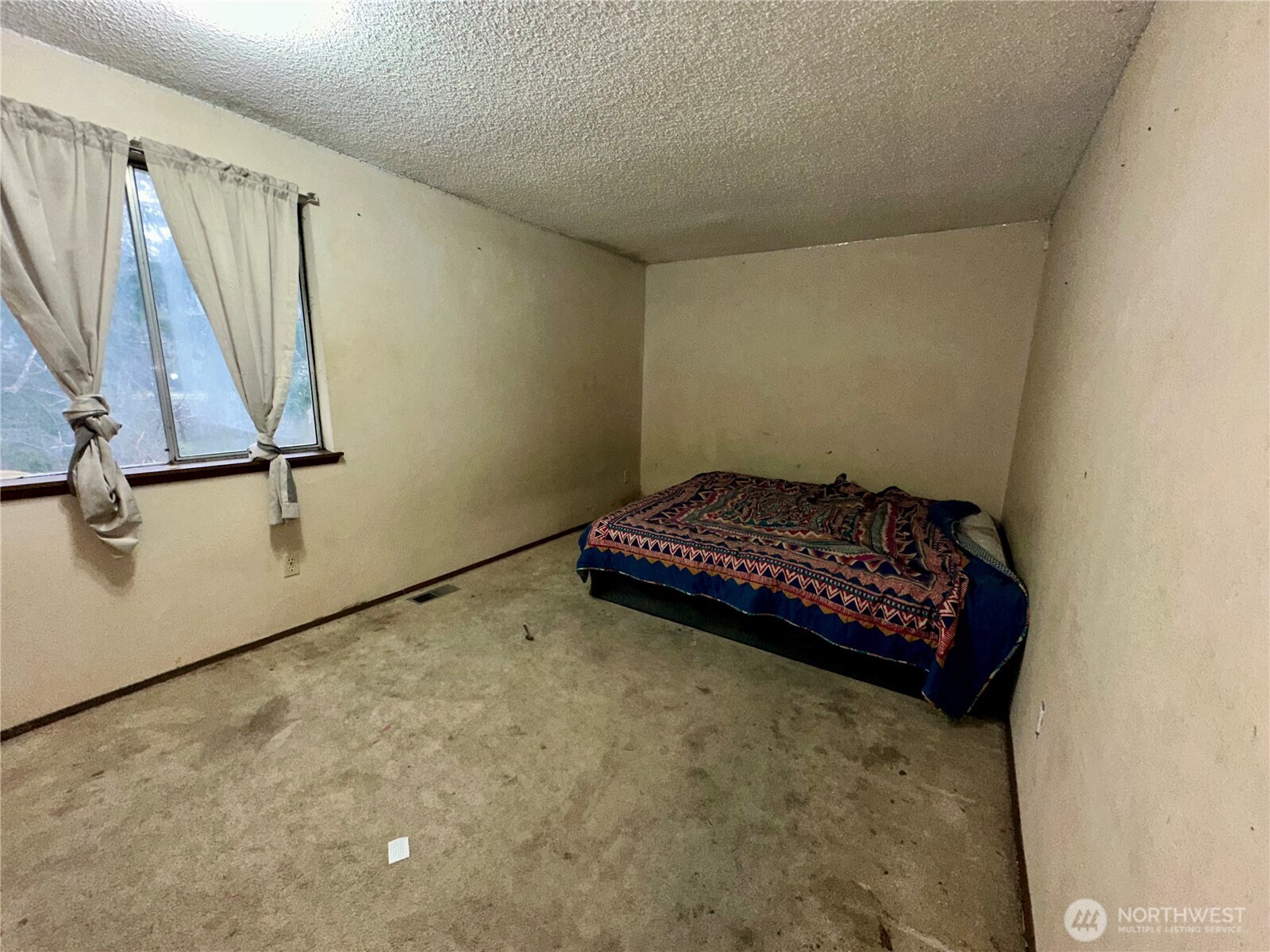 3936 Southwest 332nd Place Federal Way, WA 98023 - Photo 22 of 28 a bedroom with a bed and a table
