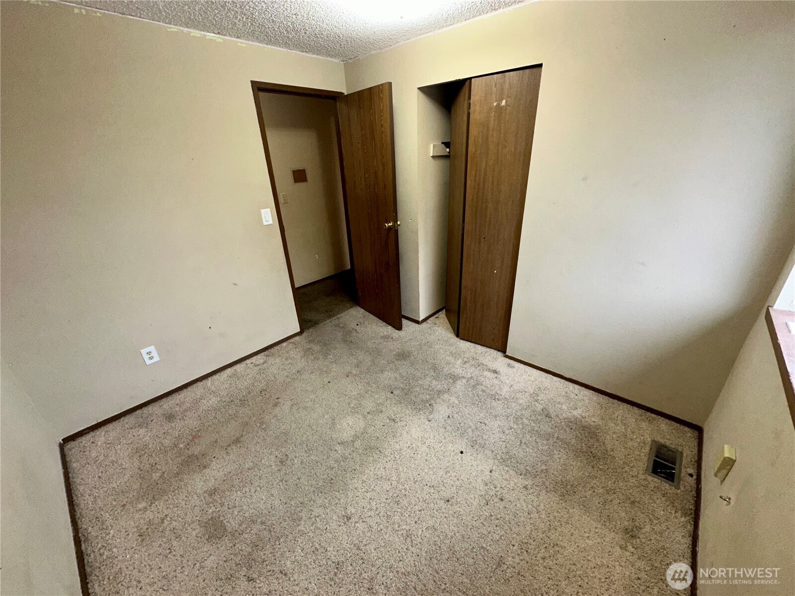 3936 Southwest 332nd Place Federal Way, WA 98023 - Photo 25 of 28 a view of hallway with front door